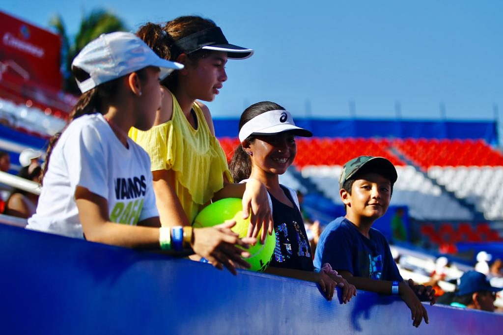 Los niños y los astros del tenis juntos en el Kids Day del ATM