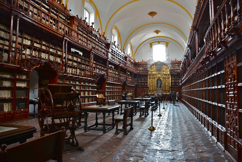 Proponen declarar el 2021 como el año de la Biblioteca Palafoxiana.